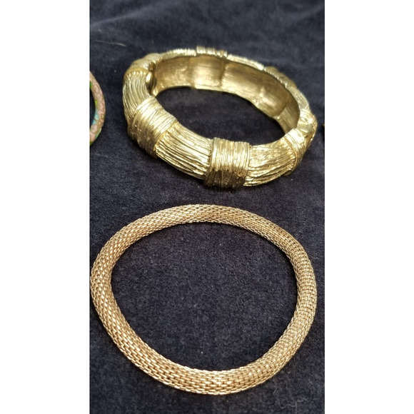 Twelve various bracelets goldtone , black and silvertone 51124 - Picture 8 of 16